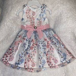 Baby girls dress, used only once.
